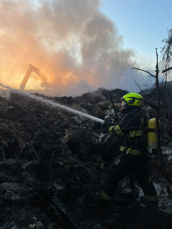 1220B7C7-1940-4AC0-9D57-FE1A47F4E2EF